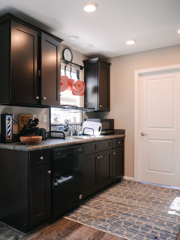 Microwave, dishwasher, coffee/tea maker, cookware/dishes/utensils