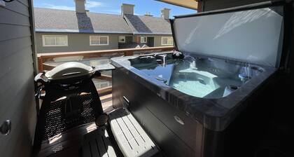 Village Centre Executive Townhome with Private Hot Tub