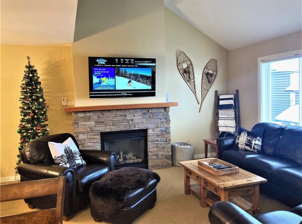 Smart TV, fireplace