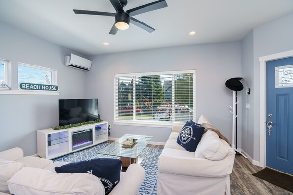 Smart TV, chimenea y reproductor de DVD 