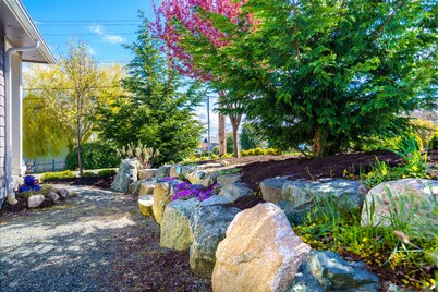 Cute cottage, close to everything Anacortes has to offer. Discounts available 