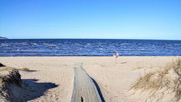 Ubicación cercana a la playa y pesca