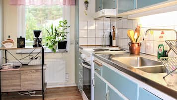 Frigorífico y placa de cocina