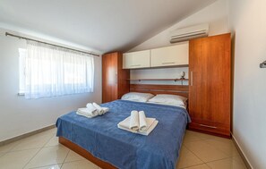 1 bedroom, free WiFi, bed sheets