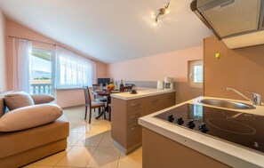 Fridge, oven, stovetop, coffee/tea maker - Amazing apartment in Seline with WiFi (Seline)