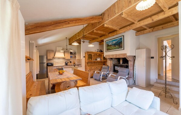 TV, fireplace, table football, stereo