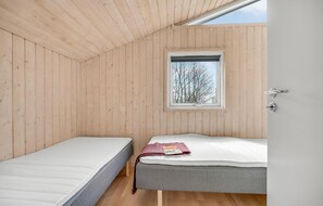 3 bedrooms, free WiFi, bed sheets - Amazing home in Mårslet with WiFi (Mårslet)
