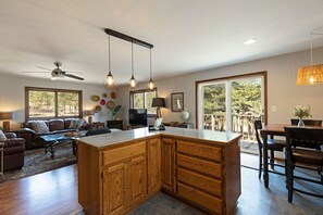 Interior - Clear Creek Blue Cabin w/ lake access & 9 acres! (Polson)