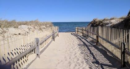 Hot Tub 1 Mile to Swimming on Long Pond!