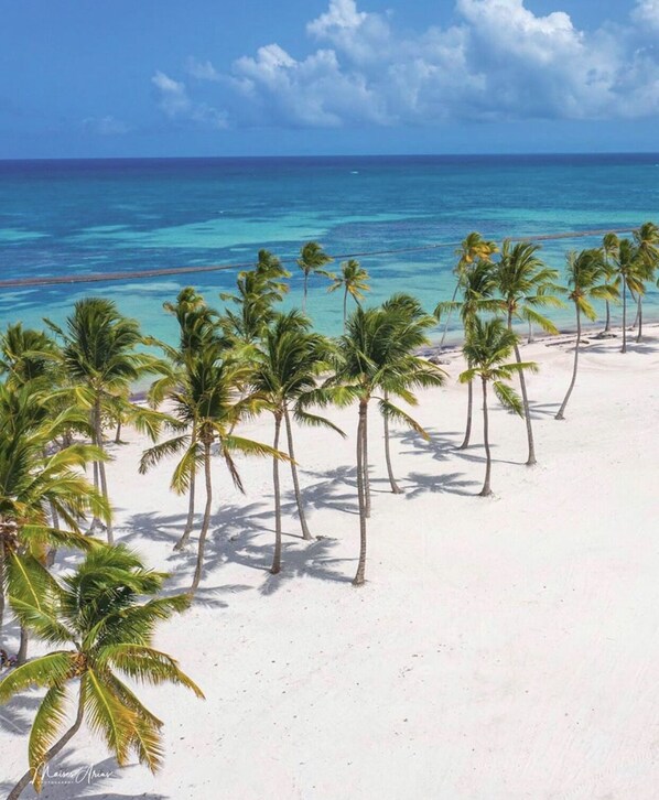 Una playa cerca, toallas de playa
