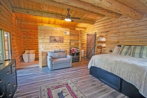 3 habitaciones, escritorio y tabla de planchar con plancha 