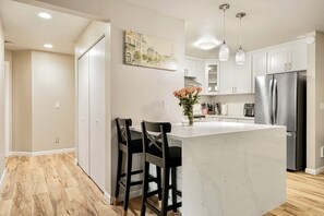 Fridge, microwave, oven, stovetop - Getaway in Downtown Bellevue, WA (Bellevue)