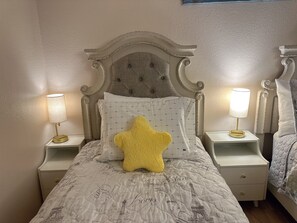 2 Schlafzimmer, Schreibtisch, Bügeleisen/Bügelbrett, kostenloses WLAN