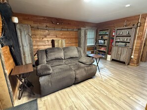 Smart TV, books - BaseCamp - Rustic cottage in Collbran (Collbran)