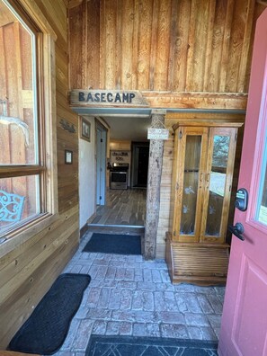 Interior - BaseCamp - Rustic cottage in Collbran (Collbran)