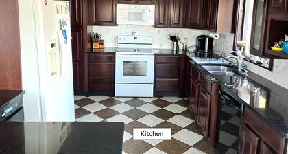 Spacious House for Beach Getaway - Outdoor Shower -Beach Pass Included!