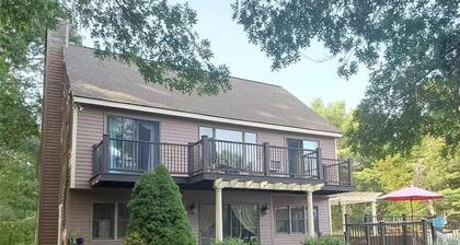 Spacious House for Beach Getaway - Outdoor Shower -Beach Pass Included!