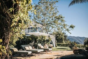 Terrace/patio - Spectacular Mountain and Vineyard views in the middle of the Malibu Wine Trail (Malibu)