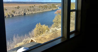 Beautiful loft apartment overlooking the Henry’s Fork River at the Ora Bridge!
