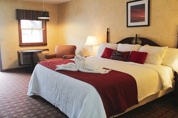 Quarto luxo, 1 cama King | Wi-Fi de cortesia, roupa de cama