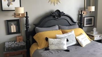 1 bedroom, desk, iron/ironing board, WiFi