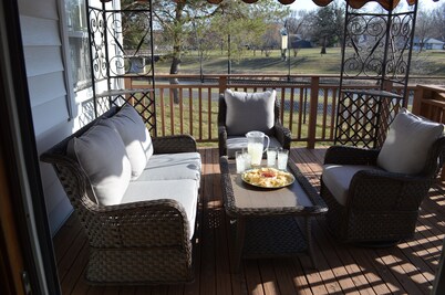 Charming 2-Bedroom house along city trail 1 mile from Mayo Clinic and downtown.