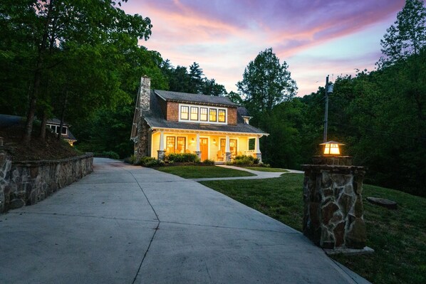 Exterior - The Woodlands (Bristol)