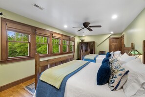 3 habitaciones, escritorio, tabla de planchar con plancha y wifi gratis 