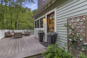 Outdoor dining - The Woodlands (Bristol)