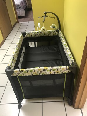 3 habitaciones, caja de seguridad en la habitación y escritorio 