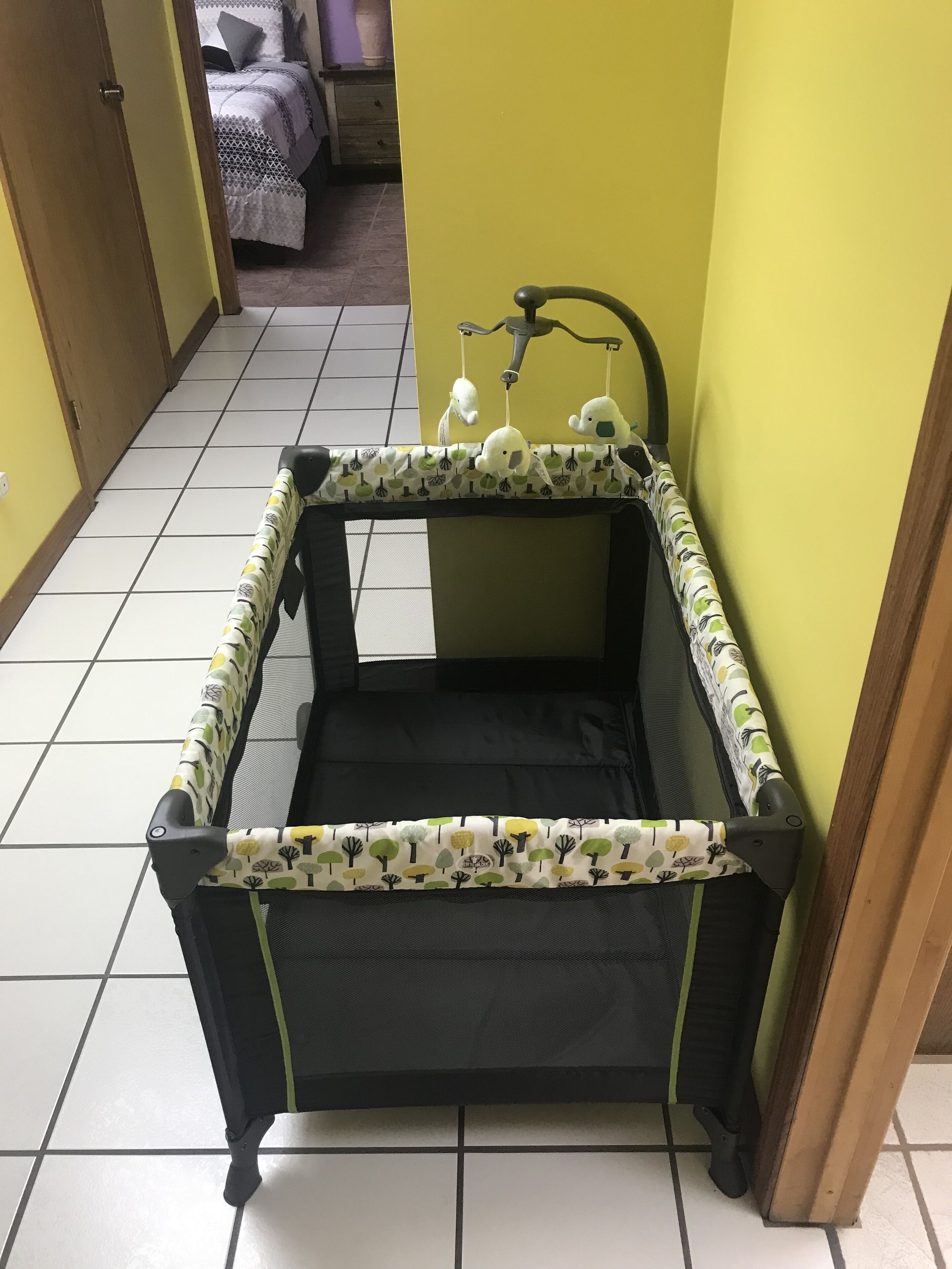 3 habitaciones, caja de seguridad en la habitación y escritorio 