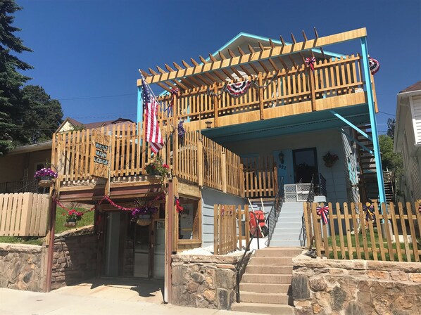 Exterior - Centrally located in the beautiful Black Hills (Lead)