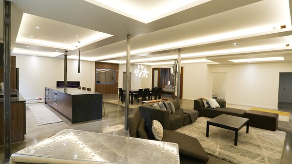 Een smart-tv en een kantoor