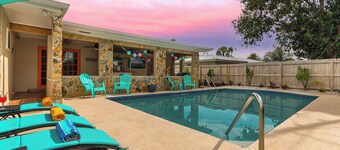 Tropical 4BR Saltwater Pool, Jacuzzi