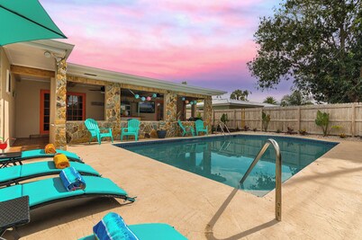 Tropical 4BR Saltwater Pool, Jacuzzi