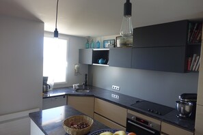 Fridge, microwave, oven, stovetop