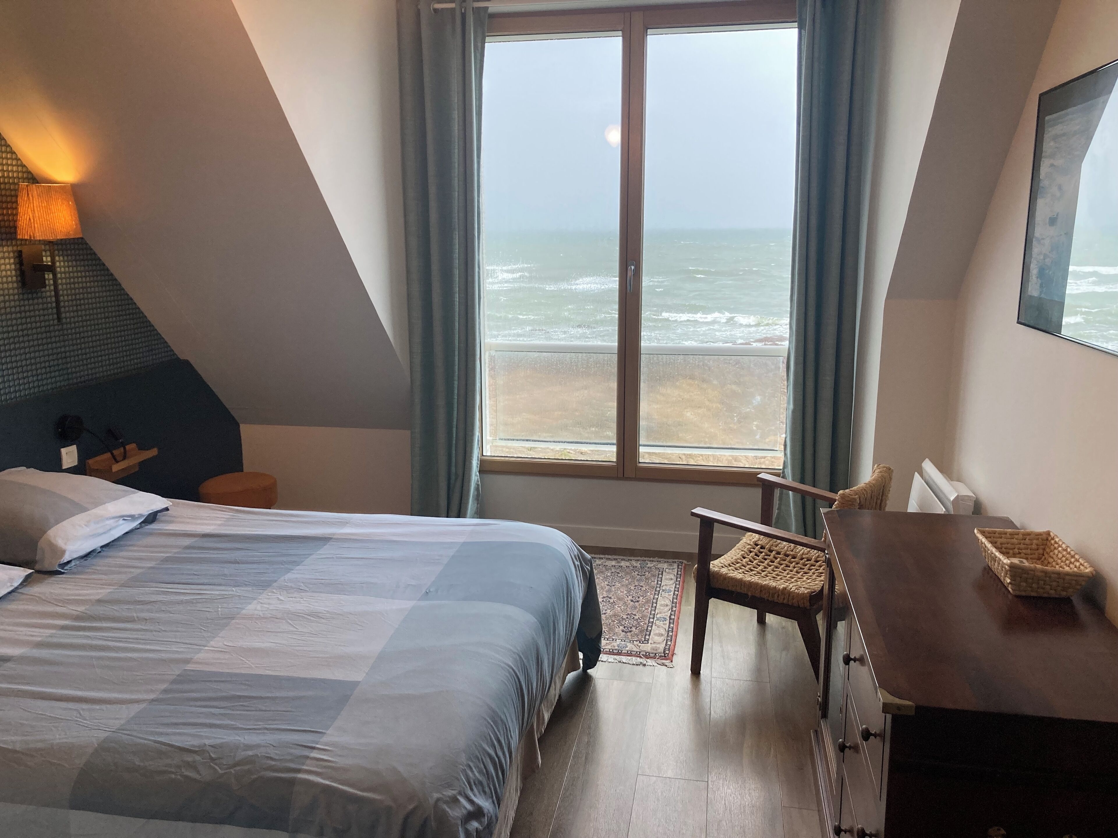 3 chambres, fer et planche à repasser, Wi-Fi gratuit, draps fournis