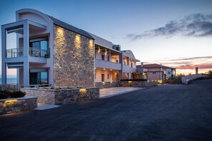 Front of property - evening/night - Royalty Suites Loft (Sithonia)