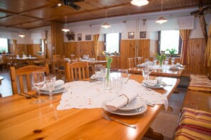 Dining - Holiday Farm (Ivancna Gorica)