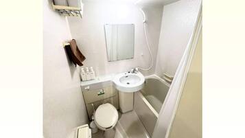 Basic Apartment, Non Smoking | Bathroom