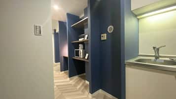 Apartment, Non Smoking | Private kitchenette | Fridge, microwave, cookware/dishes/utensils