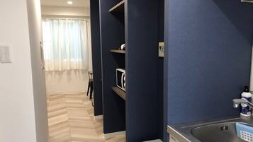 Apartment, Non Smoking | Private kitchenette | Fridge, microwave, cookware/dishes/utensils