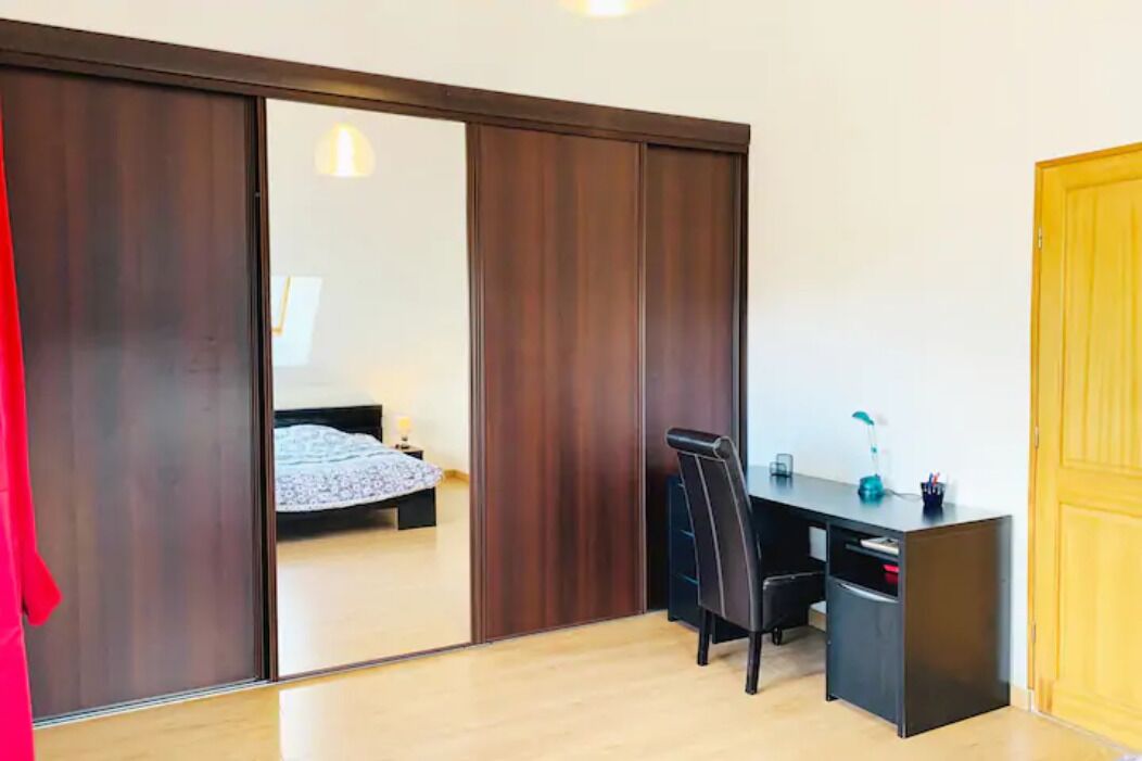 1 habitación, tabla de planchar con plancha, wifi gratis y ropa de cama 