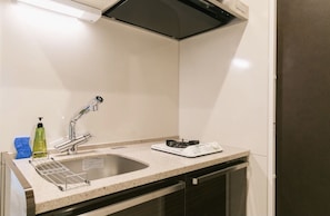 Room, Non Smoking (Grand blue 102) | Dapur kecil peribadi | Peti sejuk, ketuhar gelombang mikro, cerek elektrik, pembakar roti