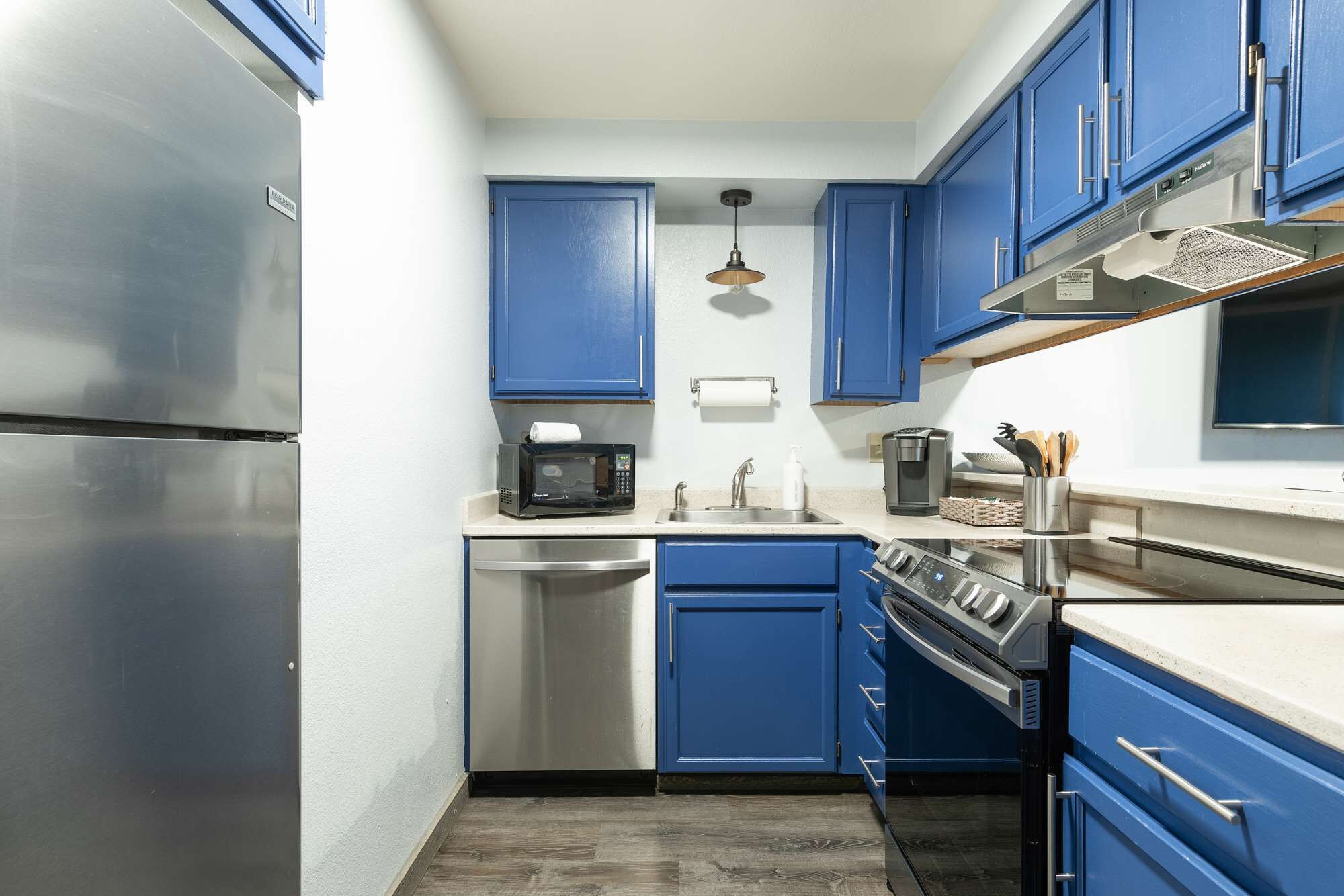 Refrigerador, microondas, horno y parrilla de estufa 
