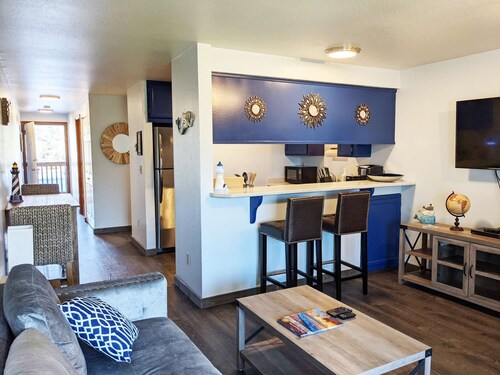 Aurora 1 Bedroom Oceanfront Condo - Pet Friendly