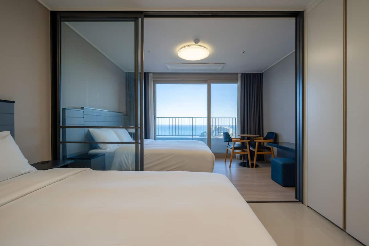 Deluxe Ocean Family Twin