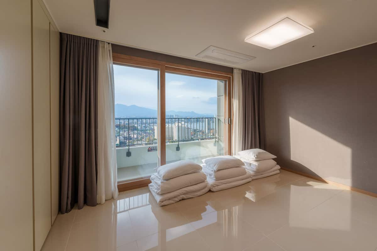 Standard Ondol | Luxe beddengoed, donzen dekbedden, pillowtop-bedden, gratis wifi