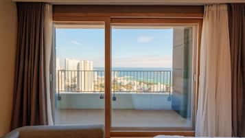 Ocean Double | Premium bedding, down comforters, pillowtop beds, free WiFi