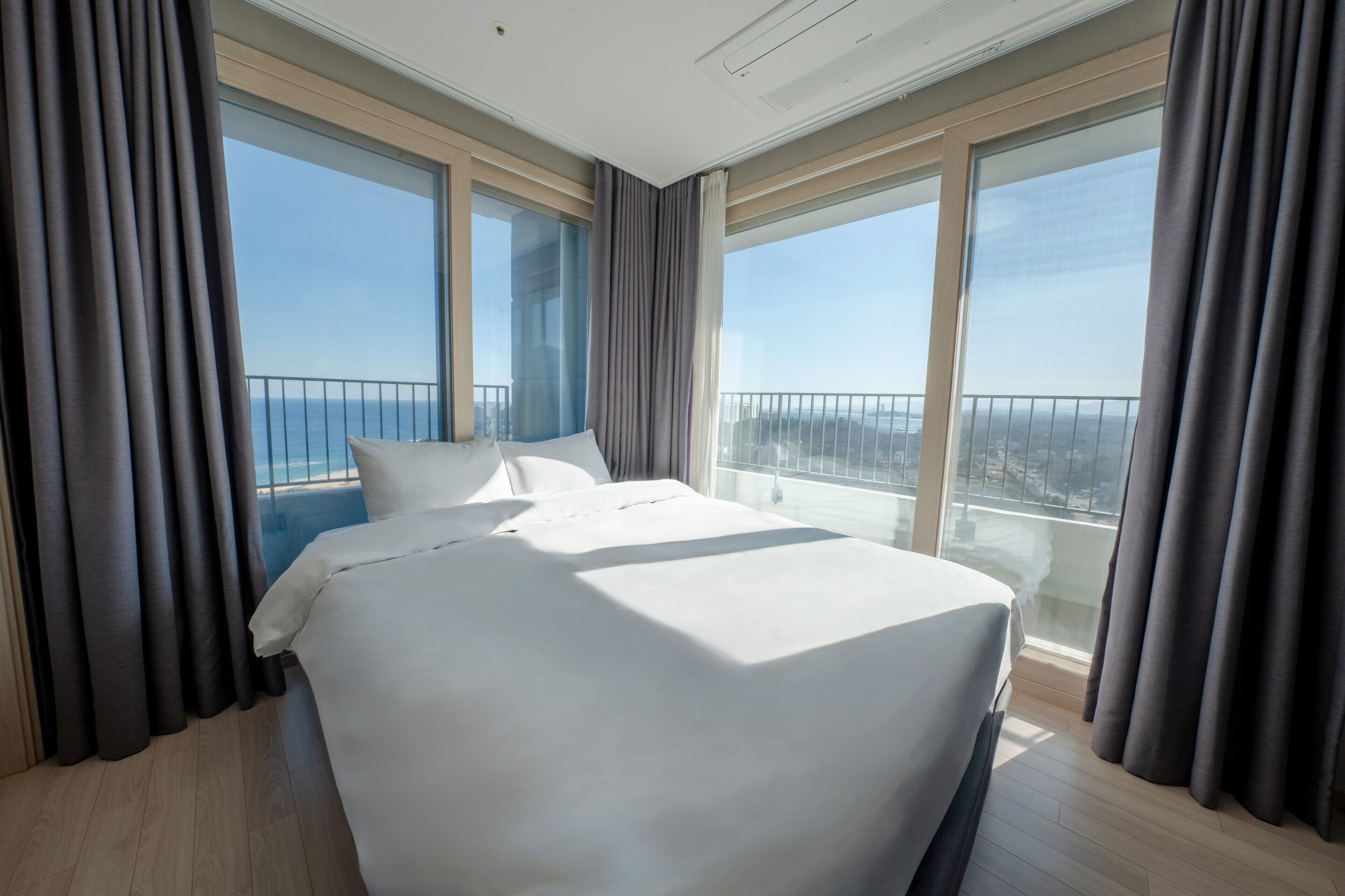 Grand Ocean Suite | Premium bedding, down duvets, pillow-top beds, free WiFi